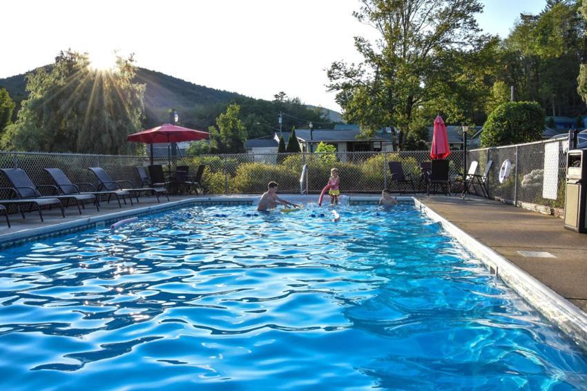 Adirondack Sunrise Lodge Lake George Exteriér fotografie